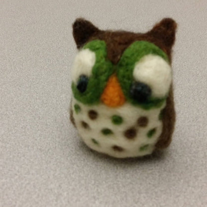 Woolbuddy Needle Felting Kit "Owl"